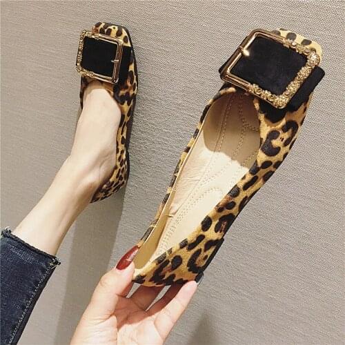 New Leopard Shoes Women Flats Casual Slip-on Boat Shoes Woman Footwear Elegant Ladies Shoes Metal Design Female Shoes