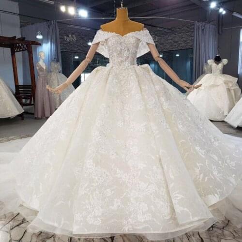 2021 Gorgeous Ball Gown Wedding Dresses Lace Floral Appliqued Sequins Beaded Custom Made Weeding Gown Bridal Dress