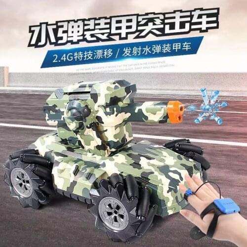 The new remote control camouflage tank toy car can launch water bomb charging car smoke watch sensor remote control car
