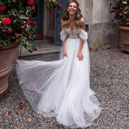 White Beach Wedding Dresses 2021 Off the Shoulder Long Sleeves Bride Dresses Sweetheart Crumpled Tulle A-Line Bridal Gowns