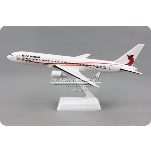 27cm Guinea Airlines AIR NIUGINI Boeing B767-300 1: 200 Plastic Assembled Aircraft Model for Xmas Birthday Gift