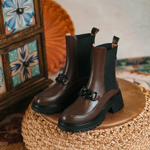 Hot Genuine Leather Women Boots Fashion Chain Fastener Chelsea Boots Round Toe Chunky Heel 2021 Winter ANKLE Boots Women Shoes