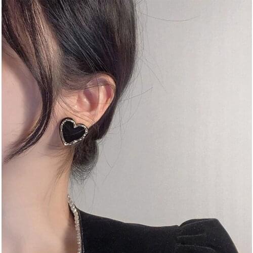 Simple Chic Black Color Heart Stud Earrings Temperament Charming Geometric Earrings for Women Fashion Romantic Jewelry Gifts