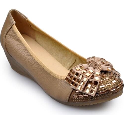 Leather Womens Shoes In The Wedges Single Bow 2019 Round Head Mother Low-heeled Soft Bottom Middle-aged Womens Shoes