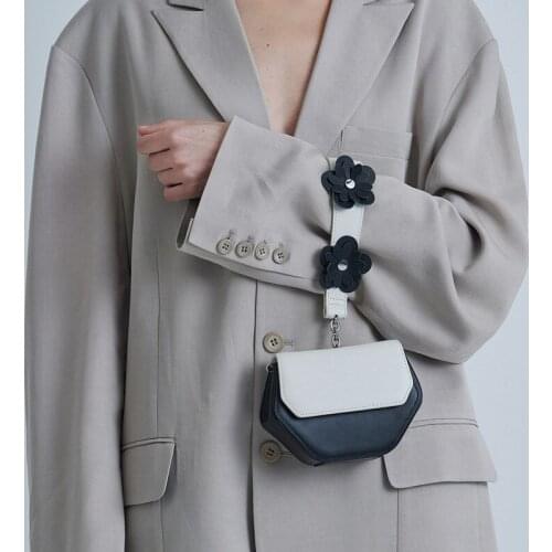 Simple niche design cute flower handbag female 2021 new fashion all-match temperament one-shoulder messenger small bag