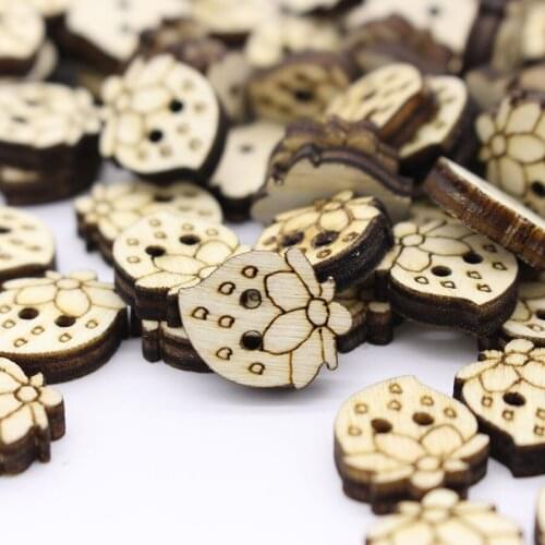CMCYILING 100 PCS Wooden Buttons Strawberry Shape Button Sewing Craft Scrapbooking DIY 2017 New Sewing Accessories Tools