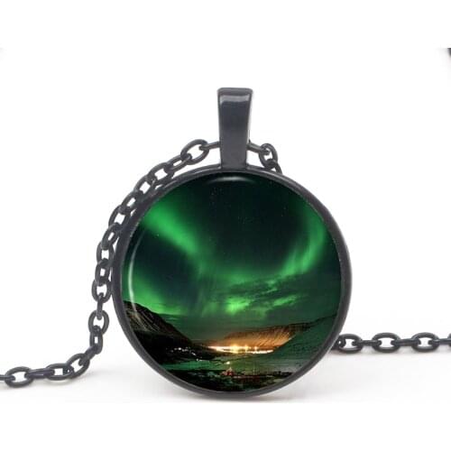 Fashion Romantic Northern Light Pattern Glass Pendant Lucky Aurora Necklace Silver Plated Pendant Men and Women Jewelry Souvenir