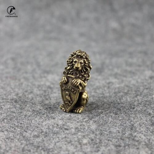 Solid copper Lion shield Keychain Pendant Vintage Brass Metal Key Chains Bag Charm Key Rings Artwork Collection