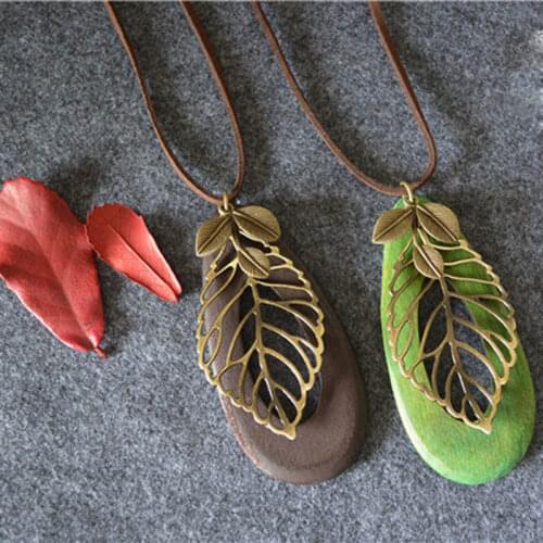 Retro Ethnic Style Womens Necklace Simple Leaves Oval Wood Pendant Long Necklace Sweater Chain for Woman Charm Jewelry