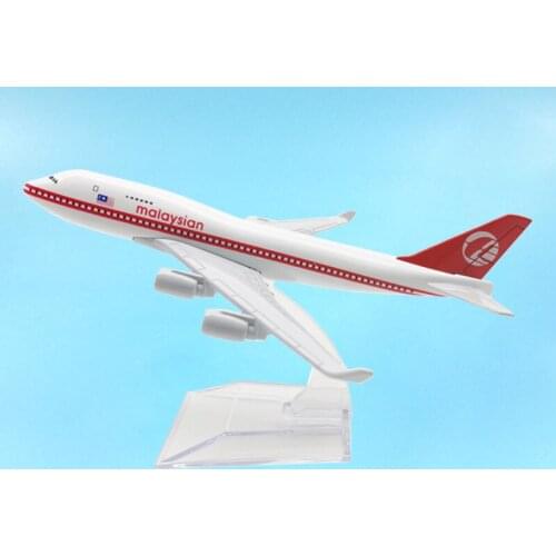 16CM 1:400 Airplane 747 B747 Malaysia RED Airline Plane Model Toy with Base Alloy Aircraft Plane Toys Models Souvenir Collection