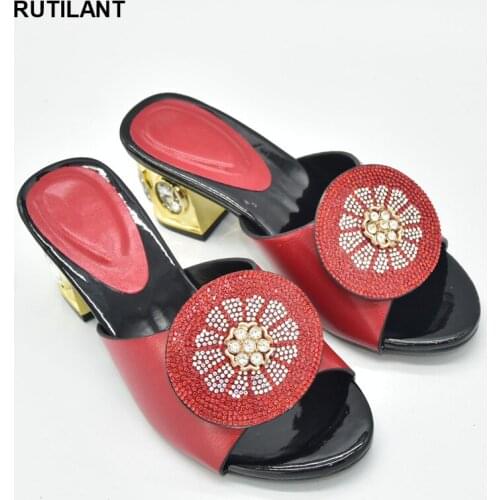 2021 Fashion Women Ladies Shoes and Sandals Luxury Brand Shoes Women Italian Women Wedding Pumps Decorated with Rhinestone