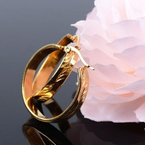 Small ring earrings with pattern