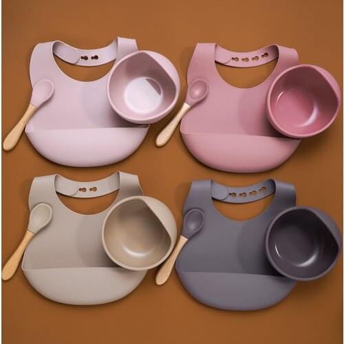 100% Food Safe Approve Silicone New Design Fashionable Comfortable Infant Burp Bibs Waterproof Bowl Spoon Set Baby Accessories