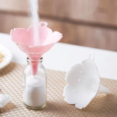 2Pcs/Set Plastic Funnels Creative Portable Nice-looking Powder Funnels Oil Hoppers Liquid Dispensers Household plastic funnel
