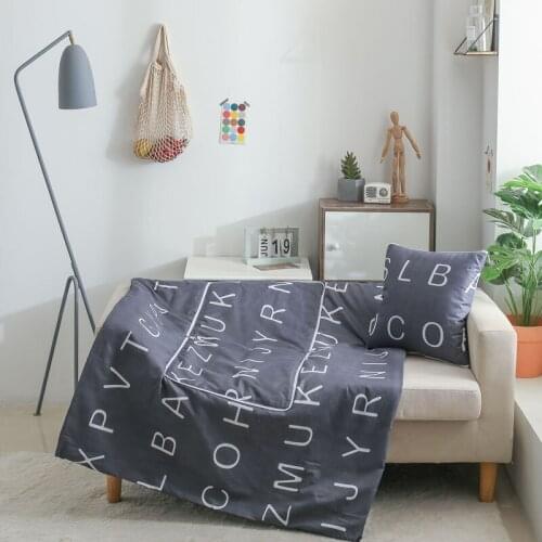 Multi-functional pillow quilt, pillow quilt 2 in 1, used for automobile home decoration accessories Folded size 40*40cm