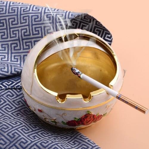 Creative Round Vintage Windproof Ashtray With Lid Portable Cigarettes Ash Tray Home Office Zinc Alloy
