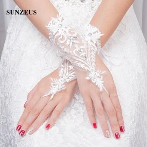 Wrist Length Short Gloves for Bridal White Lace with Beaded Shiny Gloves for Bride Wedding Accessories luvas de noiva SG18