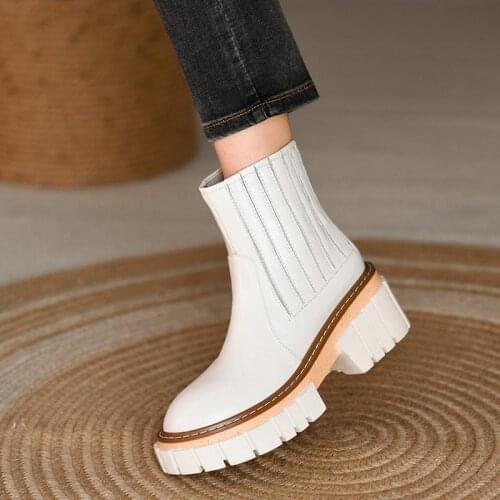 2021 Genuine Leather Platform Women Boots Round Toe Ankle Boots Solid Leather Winter Women Shoes Retro Slip-on Chelsea Boots
