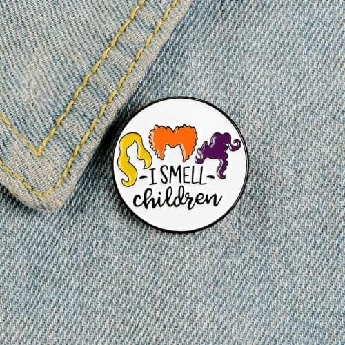 Witch Halloween badge I SMELL CHILDREN girl hairstyle Colored hair Enamel Brooch Round Punk jewelry Shirt Lapel Pins kids Gifts