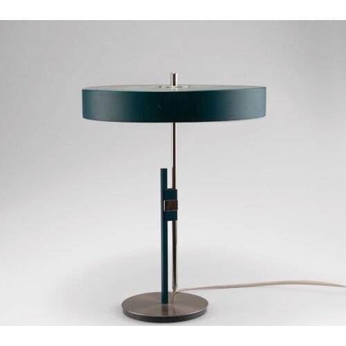 Postmodern Nordic Table Lights Simple Fashion Creative Living Room Study Bedroom Bedside Table Lamps