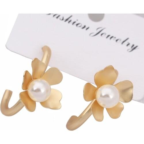Ins Flower Pearl Drop Earrings for Women Simple Temperament Korean Sweet Personality Wild Exaggerated Earrings Wedding Jewelry