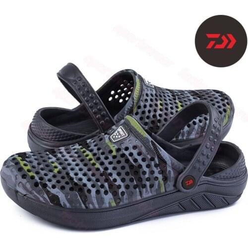 DAIWA New Summer Sandals Men Casual Shoes Mules Clogs Breathable Beach Slippers Casual Male Water Hollow Jelly Fishing Shoe