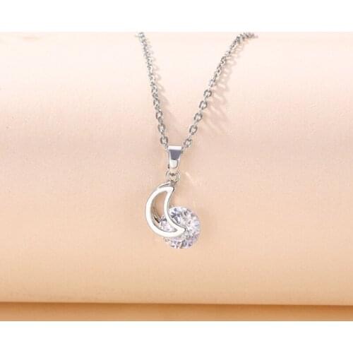 Creative Exquisite Moon Crystal Pendant Necklace Elegant Womens Short Silver Color Clavicle Chain Charming Party Jewelry