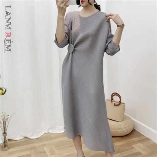 LANMREM Womens Pleated Dress 2021 Summer New Asymmetric Half Sleeve Folded Loose Mid-calf Length Black Dress For Famale 2A2874