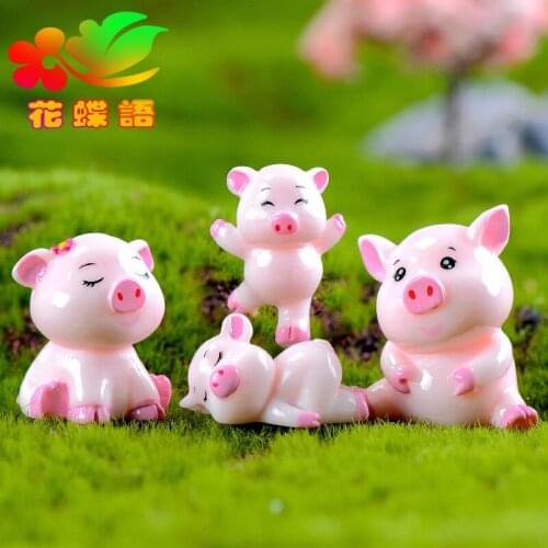 Fairy Garden Miniatures Cute Little Pig Family Home Decoration Accessories Modern Cartoon Resin Pink Pig Cake Decor Accessories