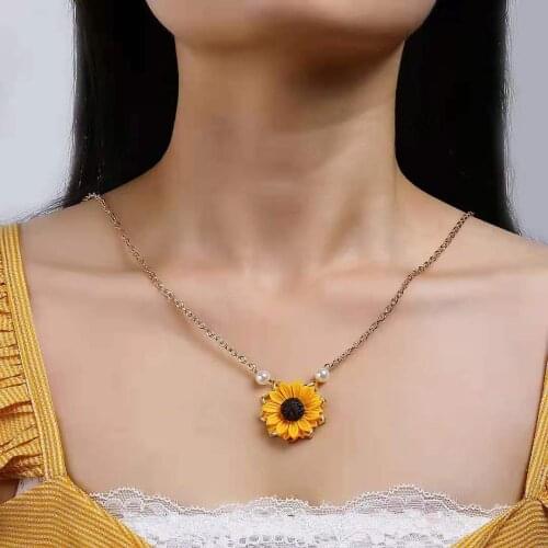 Fashion Personality Womens Necklace Creative Retro Simple Artificial Pearl Sunflower Flower Necklace 2021 Trend Party New Gift