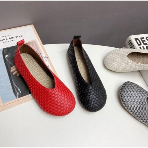 Womens flat soft leather scoop shoes 2021 new retro fairy style all-match round toe leather shoes fashion