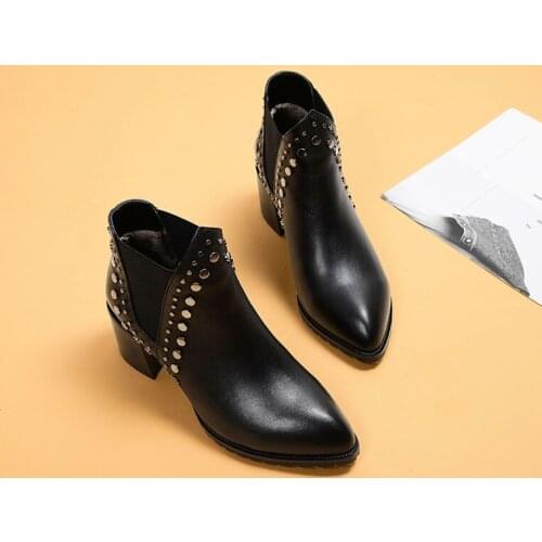 Leather thick heeled short boots womens 2020 pointed rivet womens shoes Chelsea plus velvet English wind Martin womens boots