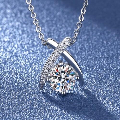 Fashion Simple Cross Exquisite Zircon Pendant Necklace Charm Womens Necklace Clavicle Chain Elegant Girl Leisure Party Jewelry