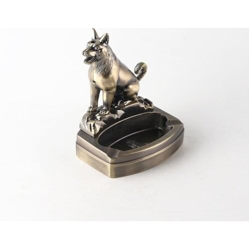 New type resin metal ashtray Dog model ashtray with lighter dual purpose cigarette accessories