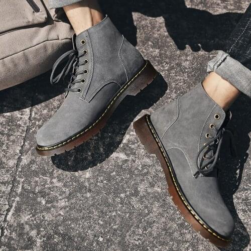 Winter mens plus velvet plus cotton boots warm trend Martin boots England solid color round head field travel non-slip boots