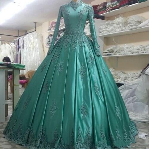 Muslim Arabic Long Sleeve Evening Dress High Neck Lace Applique Satin Floor Length Prom Party Dress Formal Wear