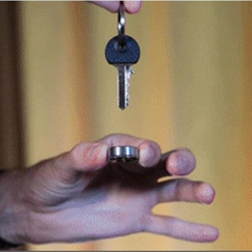 Flite Magic Tricks Borrowed Ring to Keychain Appear Vanish Magia Magician Close Up Street Illusions Gimmicks Mentalism Props