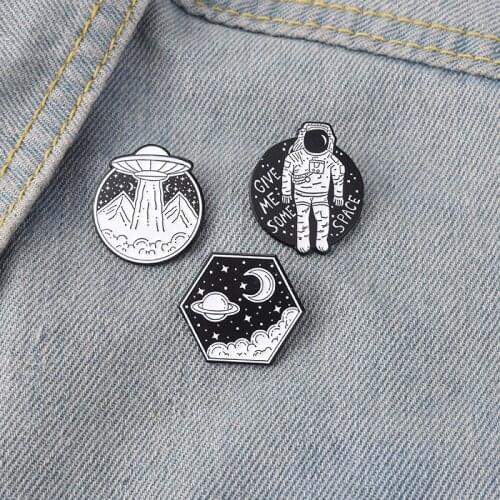 Hot Selling New Personalized Cartoon Astronaut Spaceship Star Shape Baking Paint Alloy Accessories Brooch Wholesale