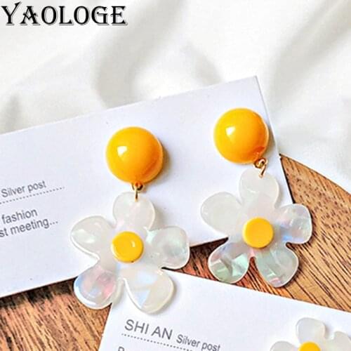 YAOLOGE New White Acrylic Flower Drop Earrings For Women Geometric Alloy Earrings 2021 Trend Gift Fashion Party Jewelry Brincos