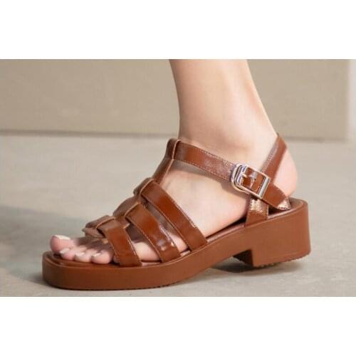 Newest Summer Rome Girls Brown Black Patent Leather Open Toe Cuts Out Sandals Woman 45 MM Low Heels Buckle Casual Sandals Shoes