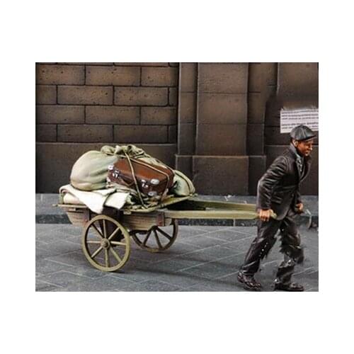 Unassambled 1/35 ancient man with Evacuee Pulling Cart Resin figure miniature model kits Unpainted