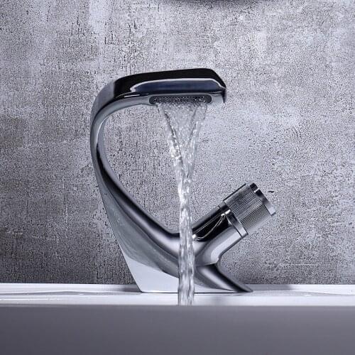 Black Faucet Bathroom Sink Faucets Hot Cold Water Mixer Crane Deck Mounted Single Hole Bath Tap Chrome Finished Lavotory Faucets