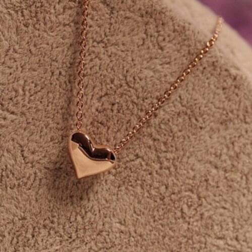 Fashion Elegant Golden Heart Shape Necklace Simple Elegant Short Love Necklace