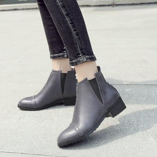 Womens shoes in large short boots 41-43 Chelsea boots flat shoes 40 41 womens boots in spring and winter