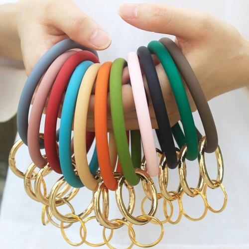 100pcs/lot silicone Wear Bracelet Keychain for Women Gifts Trendy Exaggerated Circle Wristlet Keychain Unisex Jewelry