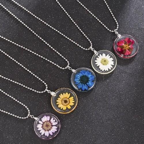 New Handmade Boho Transparent Resin Dried Flower Daisy Necklace Ball Chain Silver Color Chains Round Pendants Necklaces