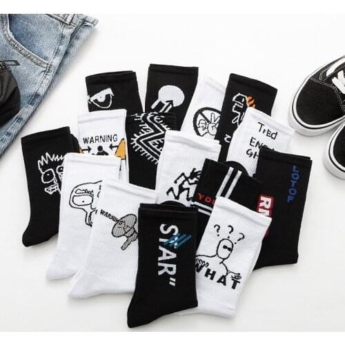 Mens Socks New Cartoon Printed Breathable Mens Middle Tube Socks College Wind Street Harajuku Sports Skateboard Womens Socks