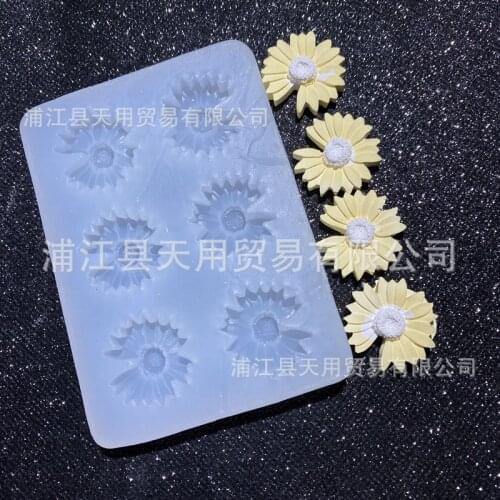 Liulian Chrysanthemum Epoxy Mold Artificial Flower Pendant Soft Clay Automobile Fragrance Silicone Mold 15-852