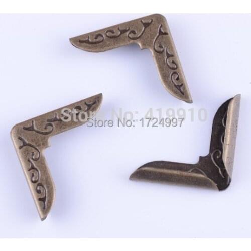 50pcs Antique Bronze Pattern Carved Metal Book Corner Albums Menus Folders Corner Protectors 25x25x35mm D2724