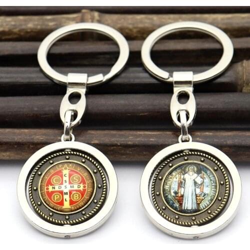 HeyMamba Jesus Rotating keychain Pendant Catholic Saint Benedict Santa Maria Medal Amulet Church Decor Souvenir Gift